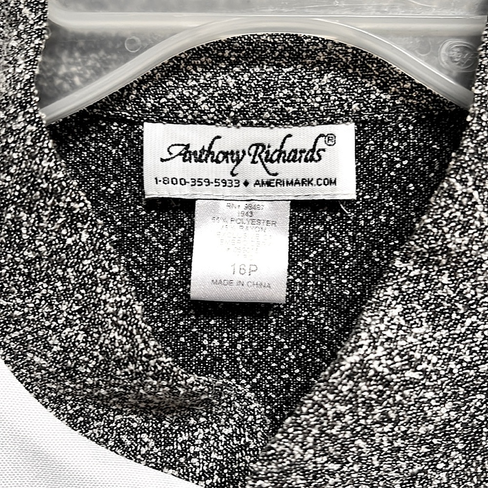 Anthony Richard’s Gray Black White Floral Open Textured Blazer Size 16P - Picture 4 of 8